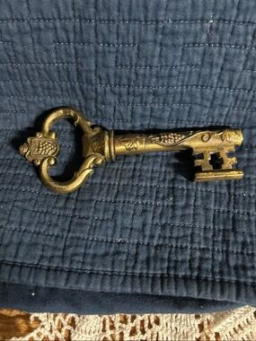 brass wine corkscrew opener key shaped